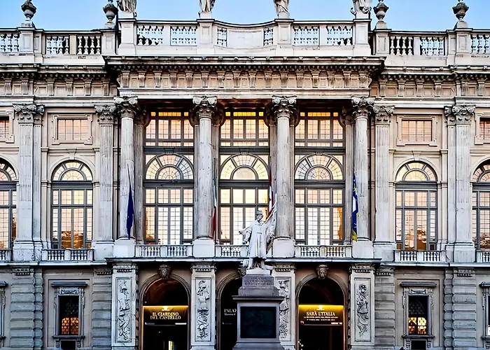 Piazza Vittorio Veneto 10 Parcheggio Incluso *